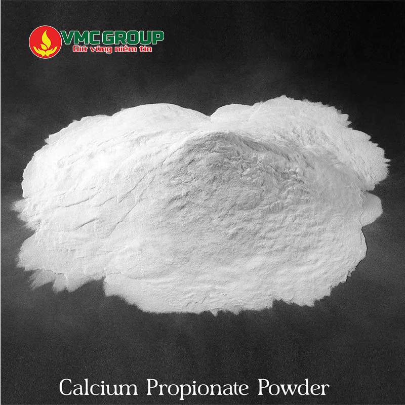 Calcium propionate có dạng chất rắn kết tinh màu trắng