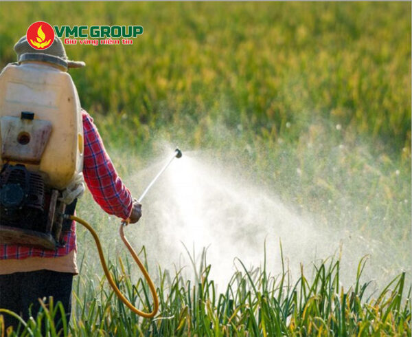 Ethylene Glycol Monobutyl Ether được dùng trong sản xuất thuốc trừ sâu
