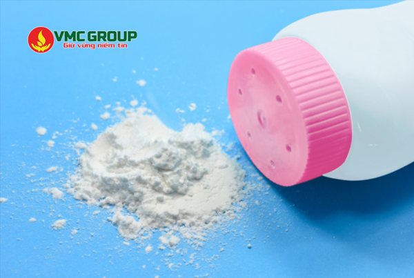 Tránh sử dụng phấn rôm chứa bột tan ở vùng kín trẻ sơ sinh