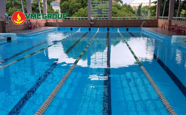 Super-Chlor được dùng trong xử lý nước hồ bơi