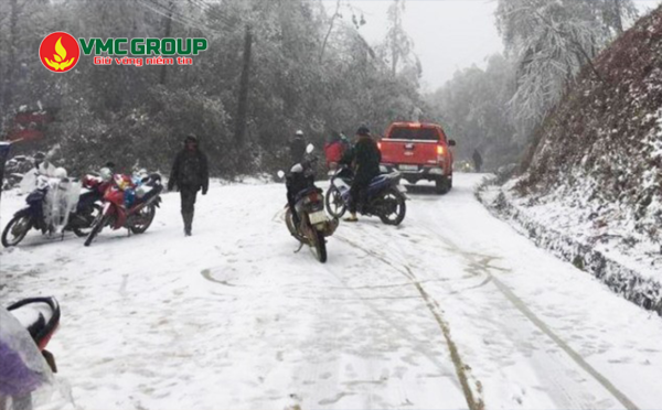 MgCl2 được dùng để khử băng đường giao thông